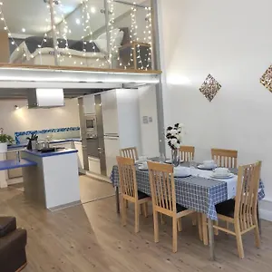 Apartment Centre Duplex 3rooms With Parking, Nottingham